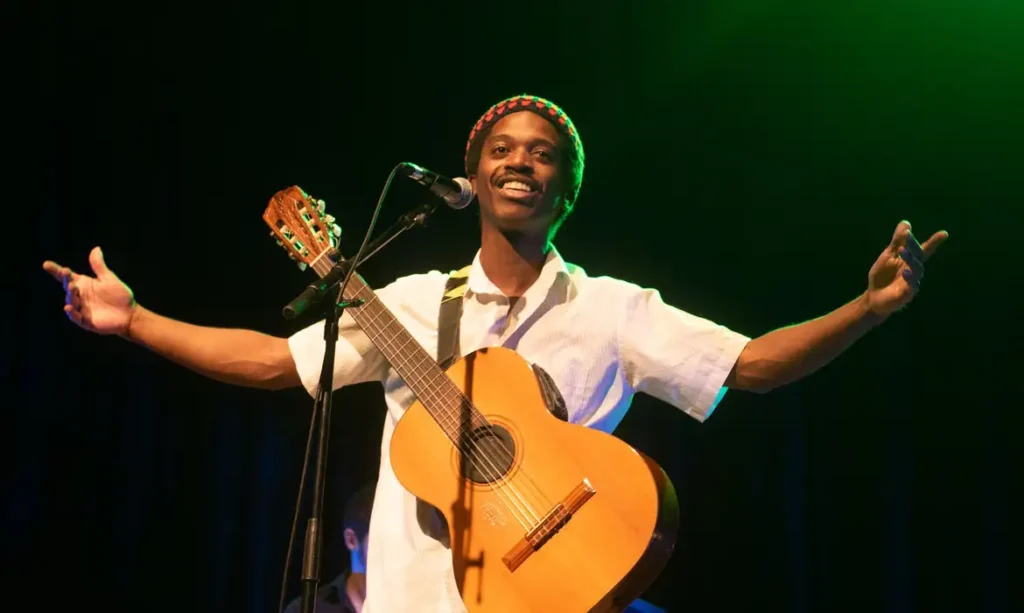 Caxtrinho apresenta show Queda Livre com samba experimental na TV Brasil
