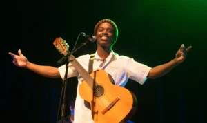 Caxtrinho apresenta show Queda Livre com samba experimental na TV Brasil
