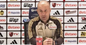 Clima pesado no Flamengo após queda na Libertadores coloca futuro de Leonardo Jardim em dúvida