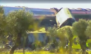 Colisão entre dois trens na Espanha deixa pelo menos 30 mortos