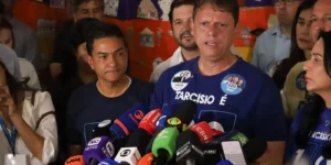 Com 62,8% dos votos, Tarcísio garante reeleição em SP e foca em acelerar obras no novo mandato