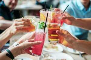 Consumo de álcool e saúde: entenda os riscos e a realidade por trás dos mitos