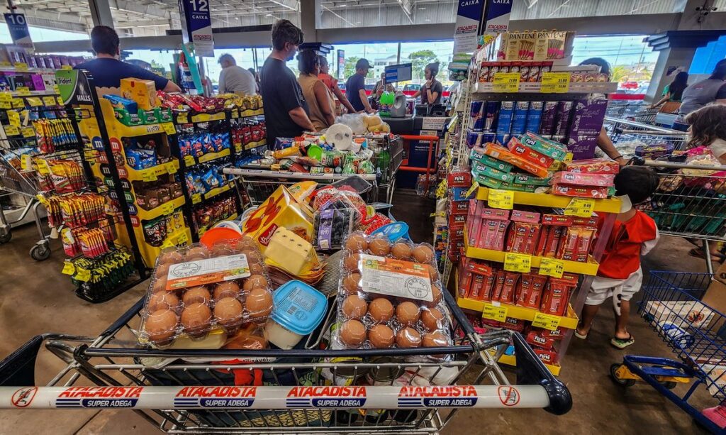 Consumo nos lares brasileiros sobe 2,70% até setembro, aponta Abras