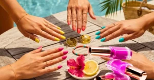 Cores de esmalte versáteis: 7 tons essenciais para manter as unhas elegantes em 2026