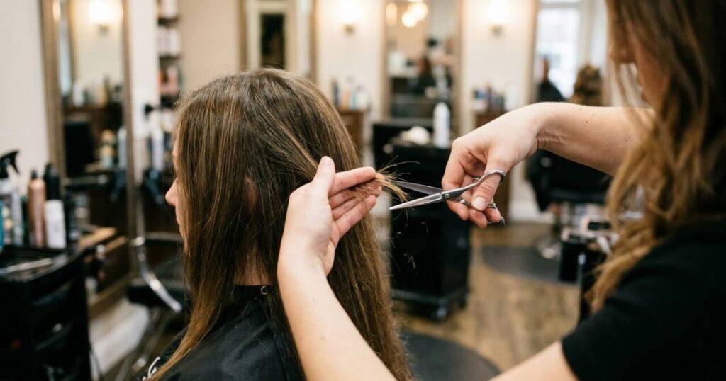 Corte em camadas ganha espaço para trazer leveza e movimento aos fios