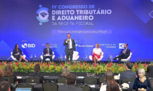 Dario Durigan defende Receita Federal como pilar estratégico de inteligência estatal