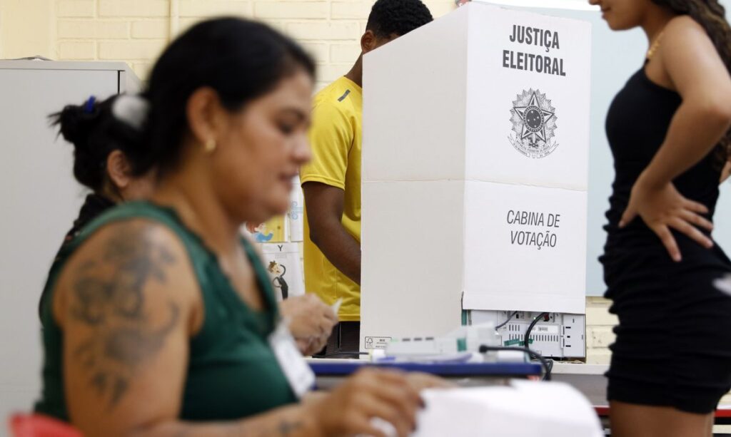Eleições em São Paulo registram seis prisões e sete casos policiais até meio-dia de domingo segundo a PM