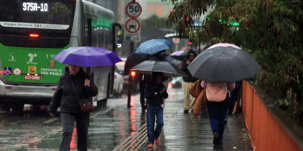 Eleições em São Paulo terão domingo de chuva forte e alerta da Defesa Civil