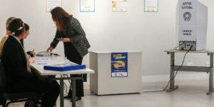 Eleitores da zona sul de São Paulo enfrentam filas curtas no início da votação deste domingo
