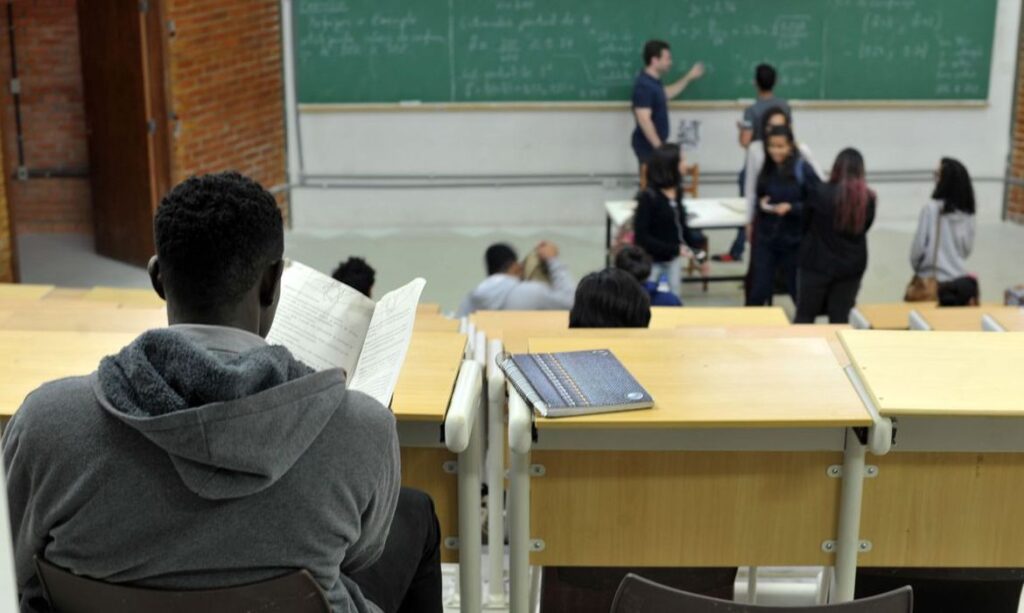 Enade 2026: estudantes iniciantes têm prazo para preencher questionário obrigatório