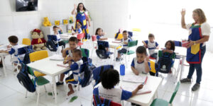 Escolas iniciam seleção de livros didáticos para educação infantil no triênio 2026-2029