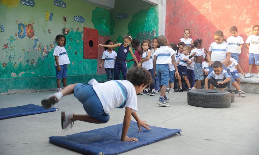 Escolas públicas têm prazo limite para acertar contas com o FNDE