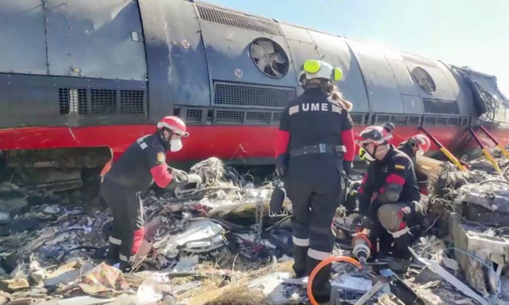 Espanha busca sobreviventes após segundo acidente de trem no país