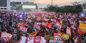 Estudantes ocupam Esplanada dos Ministérios em ato pela reeleição de Lula