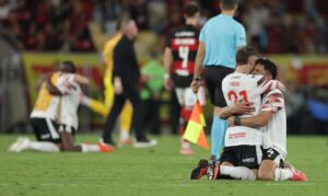 Estudiantes elimina o Flamengo nos pênaltis e Palmeiras decide a Libertadores