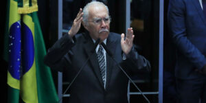 Ex-presidente José Sarney segue em observação na UTI após cirurgia abdominal