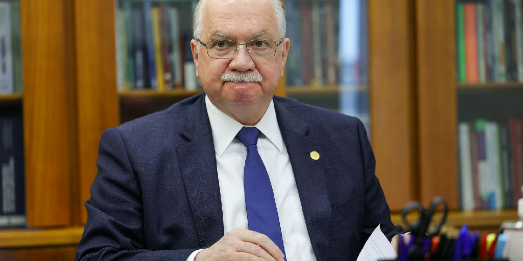 Fachin cobra Polícia Federal por transparência total sobre ministros citados no caso Master