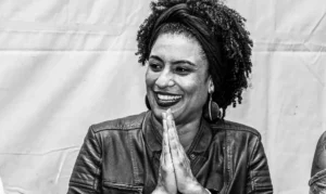 Família denuncia ofensas racistas contra Marielle Franco em grupo da PUC-Rio