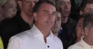 Famosos apelam a Donald Trump após derrota de Flávio Bolsonaro