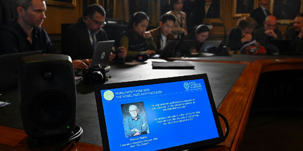 Físico belga vence Nobel de Física por descoberta de partículas fantasma no gelo