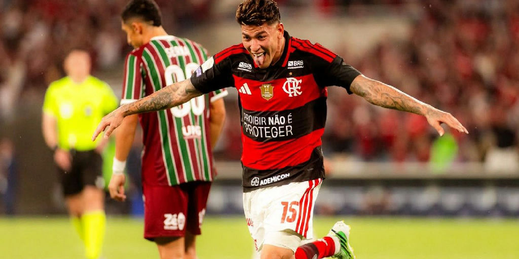 Flamengo vence clássico e segue no topo do Brasileirão com Palmeiras na perseguição