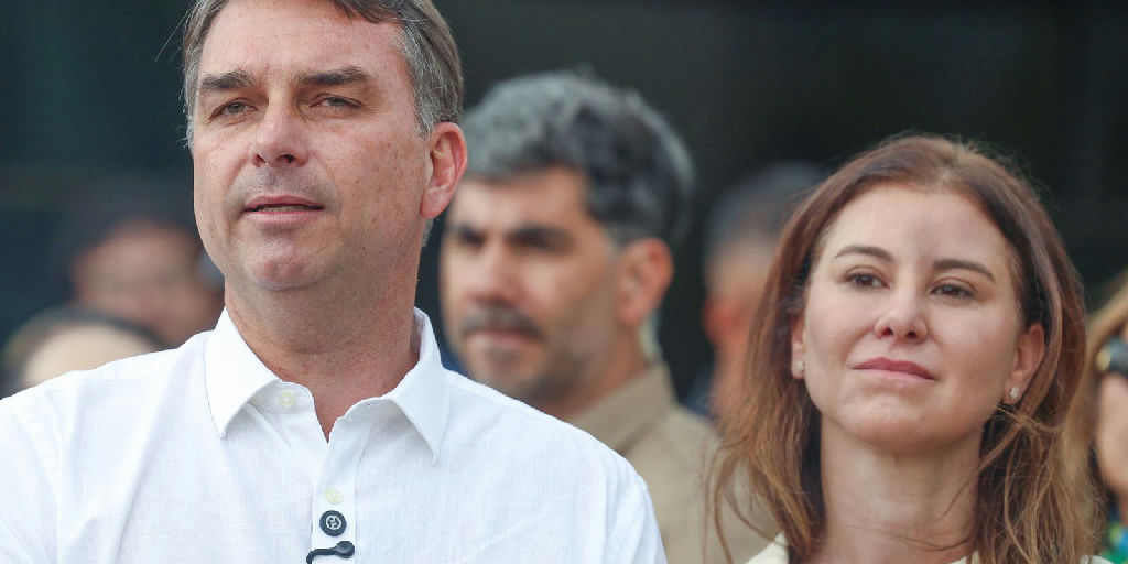 Flávio Bolsonaro vai à missa em Brasília e comenta decisão do STF sobre visita a Jair Bolsonaro