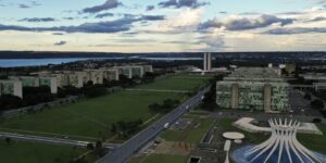 Flávio e Lula apresentam propostas opostas para o futuro das empresas estatais