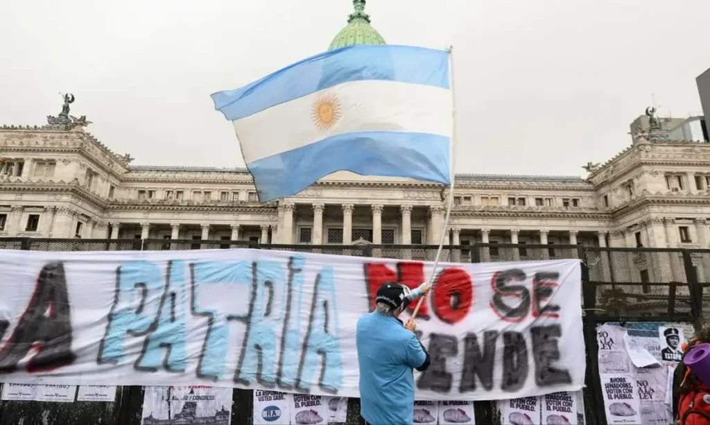 Governo argentino publica decreto para cortar até 21 mil funcionários públicos