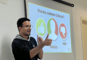 Governo de São Paulo abre vagas para curso gratuito de Libras com foco em inclusão