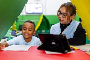 Governo de São Paulo institui prêmio Professor Nota 1.000 para valorizar docentes da rede estadual