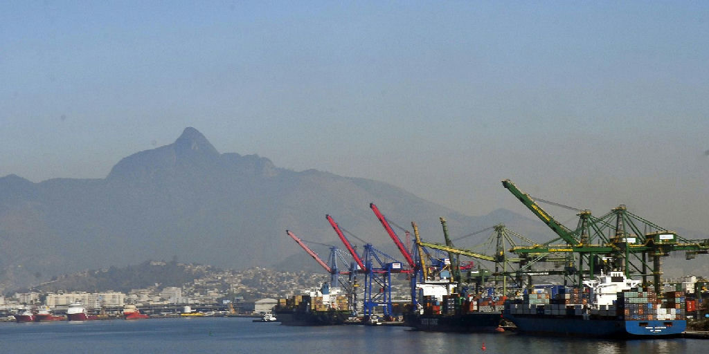 Governo reduz projeção do superávit comercial de 2026 para US$ 84,4 bilhões por oscilação do petróleo