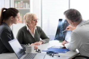 Guia completo explica causas sintomas e tratamento da osteoporose