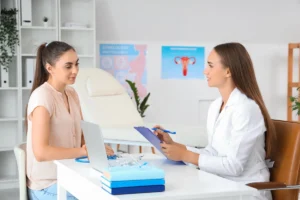 Guia explica cinco motivos para menstruação escura e quando Buscar ajuda