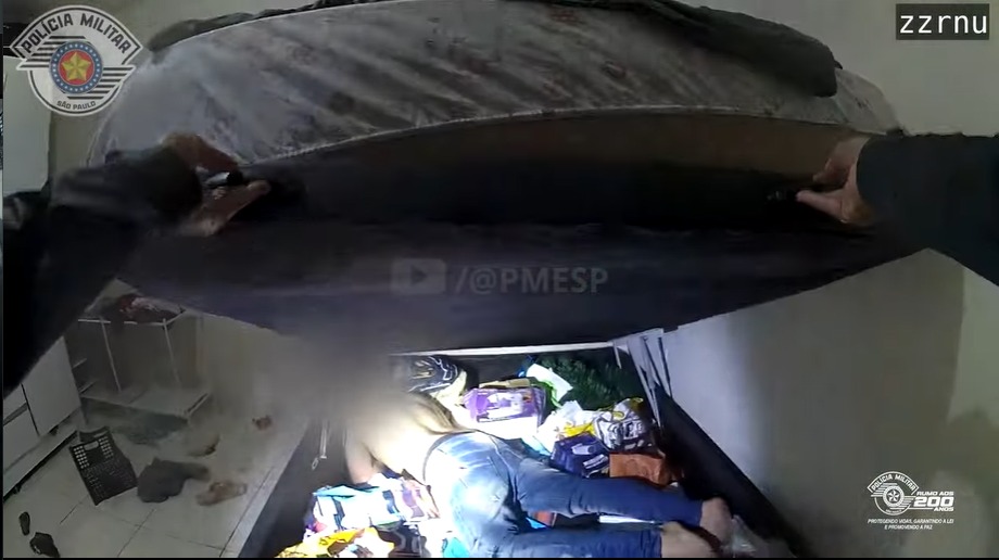 Homem é preso após esconder-se em baú de cama após tentativa de feminicídio em São Paulo