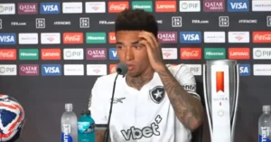 Igor Jesus vai para o Vasco? Empresário esclarece o futuro do atacante