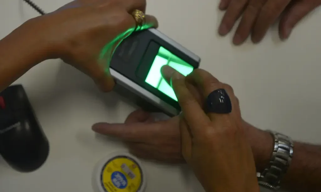 INSS alerta sobre golpe que usa exigência falsa de biometria