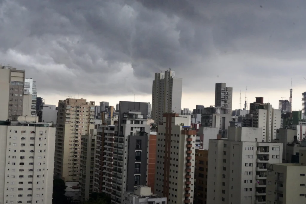 Instabilidade climática mantém estado de alerta em São Paulo nesta quarta-feira