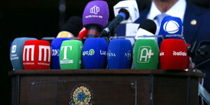 Jornalistas enfrentaram mais de 14 mil ataques digitais durante o primeiro turno das eleições