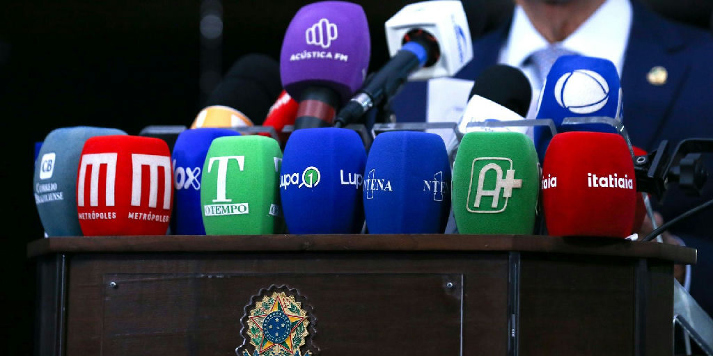 Jornalistas enfrentaram mais de 14 mil ataques digitais durante o primeiro turno das eleições