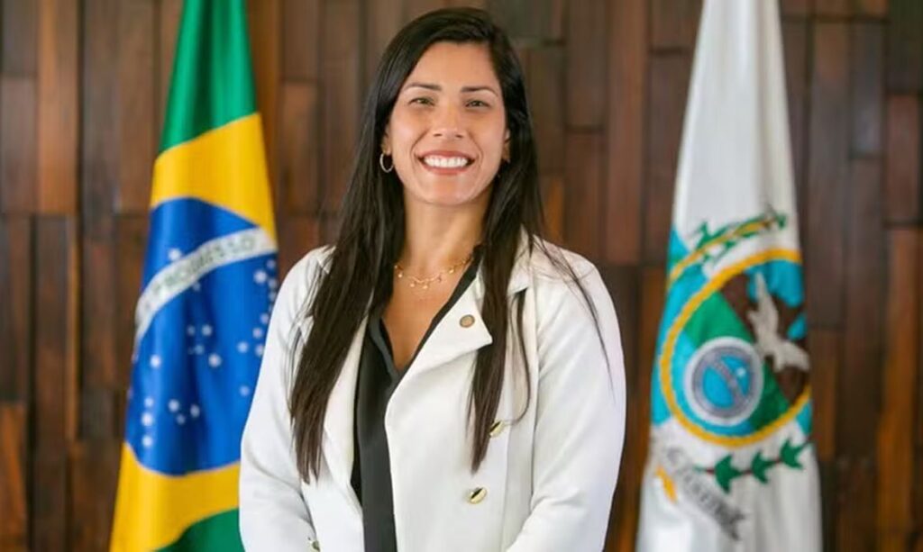 Justiça barra deputada de estimular demissão de adversários políticos