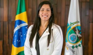 Justiça barra deputada de estimular demissão de adversários políticos
