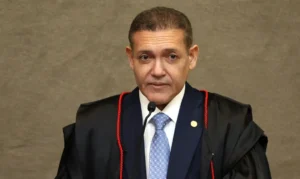 Kassio Nunes Marques abre prazo para PGR se manifestar sobre revisão de pena de Bolsonaro