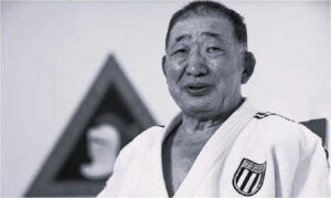 Lenda do esporte nacional e pioneiro olímpico do judô, Chiaki Ishii morre aos 85 anos