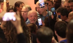 Lula agradece votos e aponta desafio contra intromissão digital externa