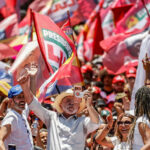 Lula critica oposição e reforça apoio ao fim da jornada 6×1 em ato no Distrito Federal