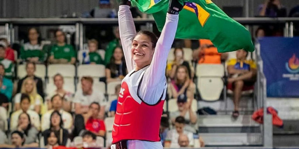 Maria Clara Pacheco conquista o ouro em Paris e consolida liderança mundial no taekwondo