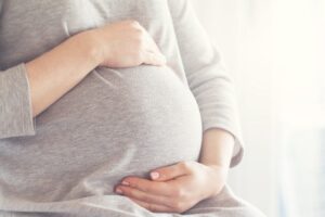 Maternidade após câncer de mama desafia pacientes em idade reprodutiva