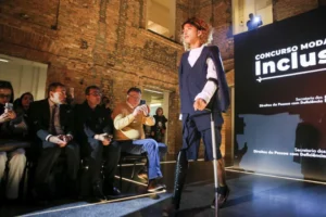 Moda inclusiva ganha protagonismo no SPFW com foco em funcionalidade e estilo