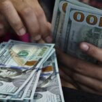 Moeda norte-americana encerra cotada a R$ 5,44 e bate recorde semanal de valorização desde 2008