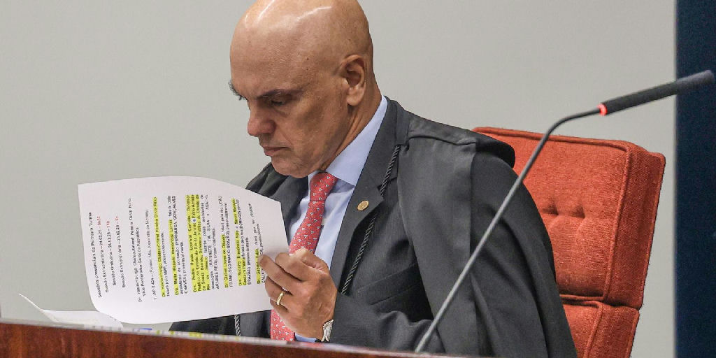 Moraes multa advogado em R$ 5 mil por uso de comandos ocultos contra IA do STF
